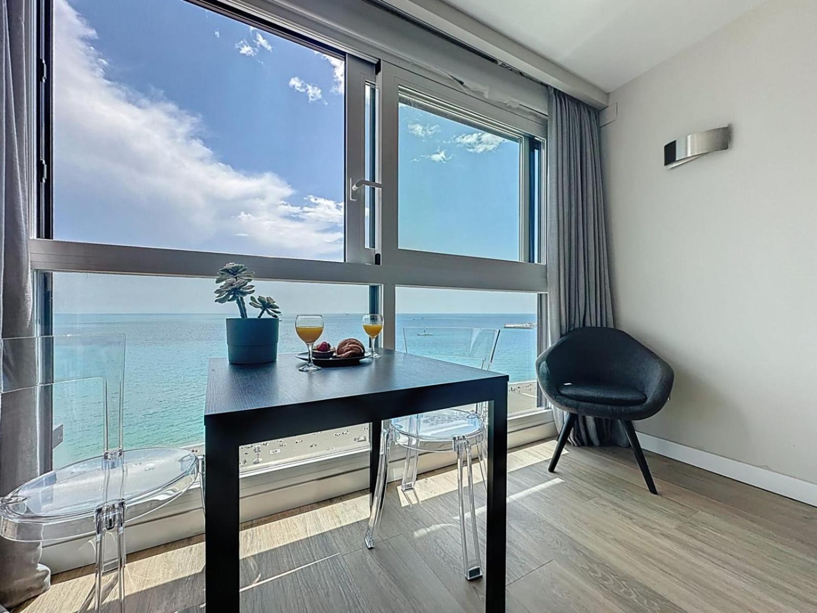 Espectaculares Vistas Al Mar Playa Malagueta Apartment Малага Екстериор снимка