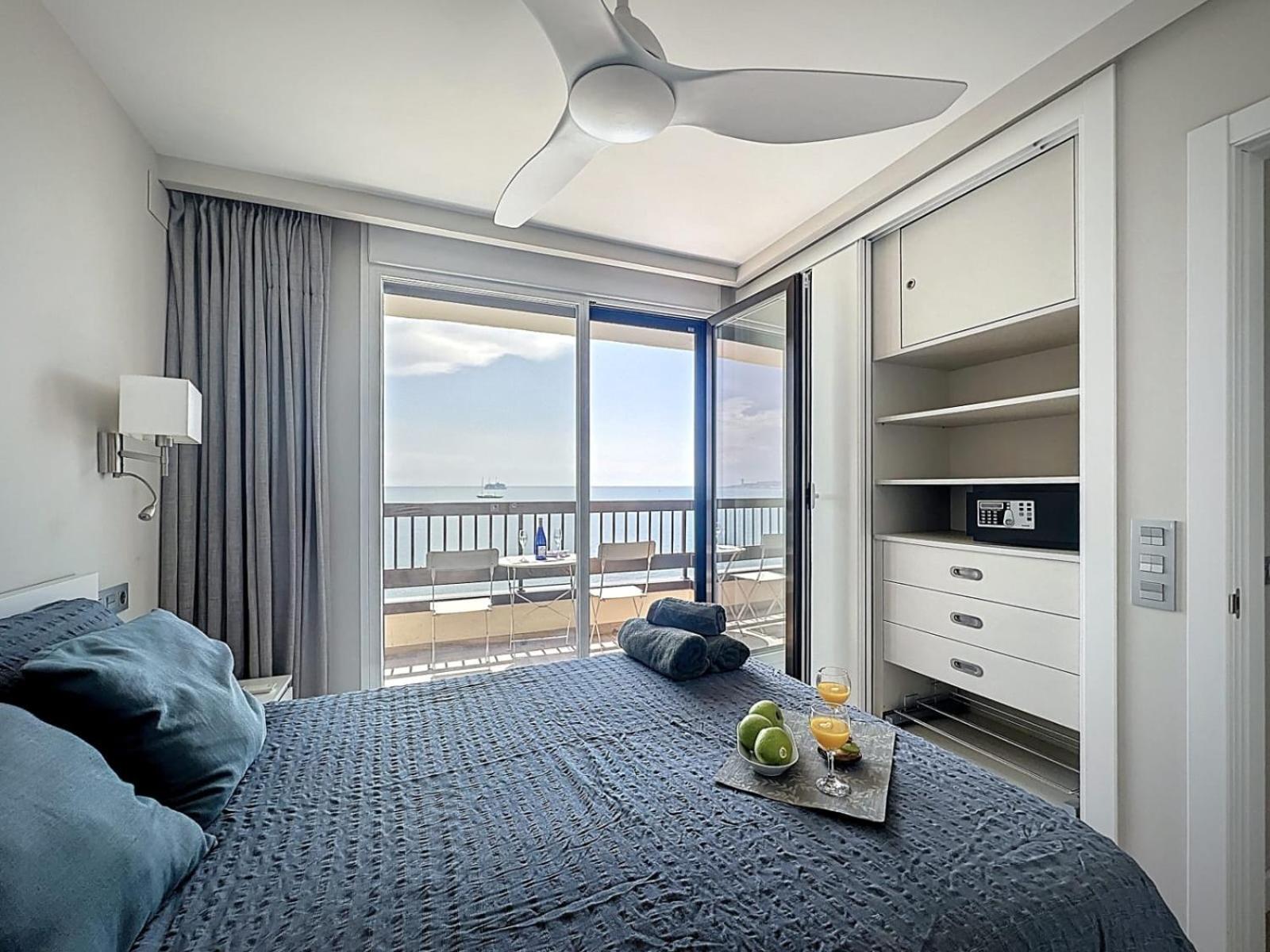 Espectaculares Vistas Al Mar Playa Malagueta Apartment Малага Екстериор снимка