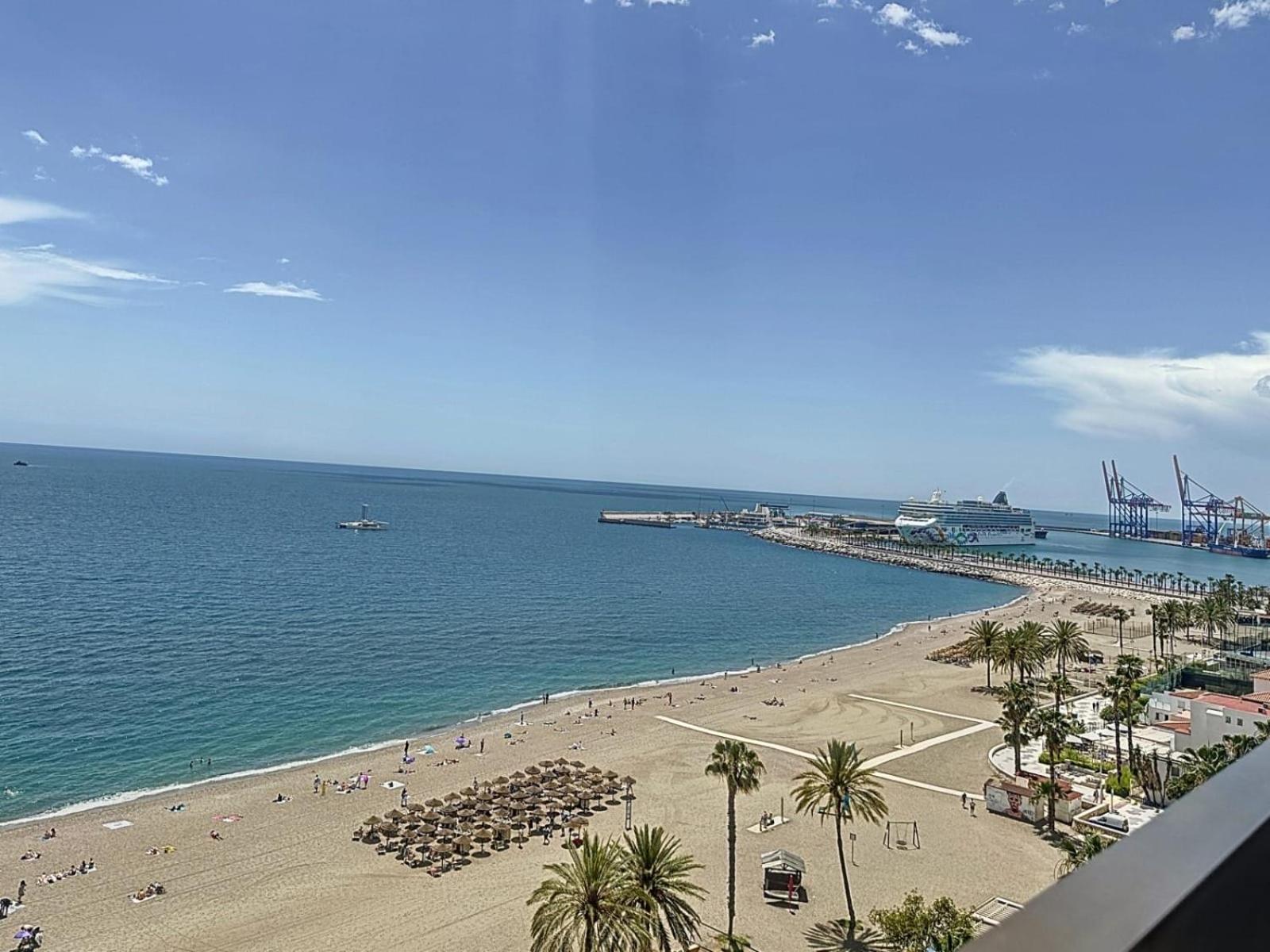 Espectaculares Vistas Al Mar Playa Malagueta Apartment Малага Екстериор снимка