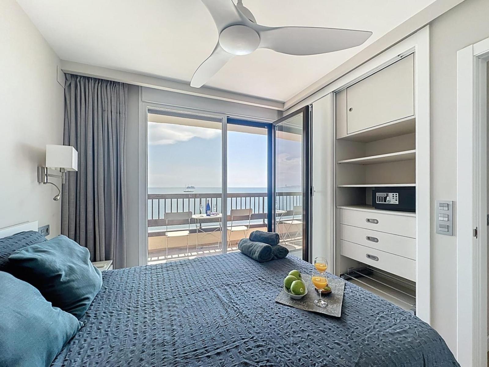Espectaculares Vistas Al Mar Playa Malagueta Apartment Малага Екстериор снимка